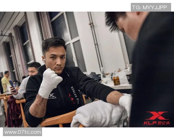 孔令丰与哈亚的精彩对决谁将成为胜者揭晓搏击界的新传奇